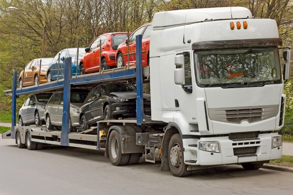 Taking Your Car Along? Know the Benefits Of Using Auto Transporters